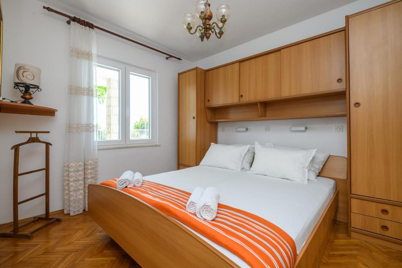 Apartment Mario - Veliki Stan Za Odmor - Terasa- Vrt - Bazen - Pogled More, Izoliran Orašac Eksteriør billede